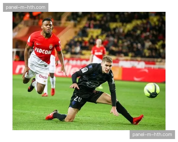 摩纳哥防守教练接受专访,谈如何通过视频分析课提升后卫的一对一能力